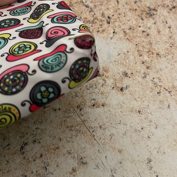 31 insulated zip pouch Snail Pattern (Moving Sale) - Picture 5 of 5